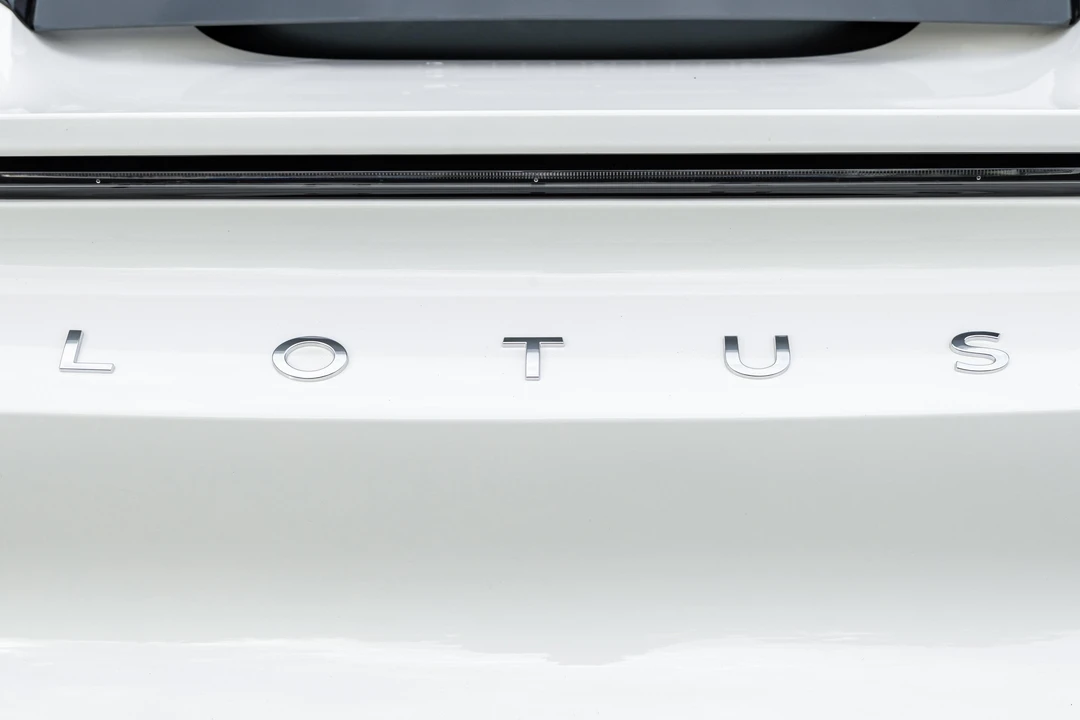 2024 Lotus Emira - Image 27 of 31