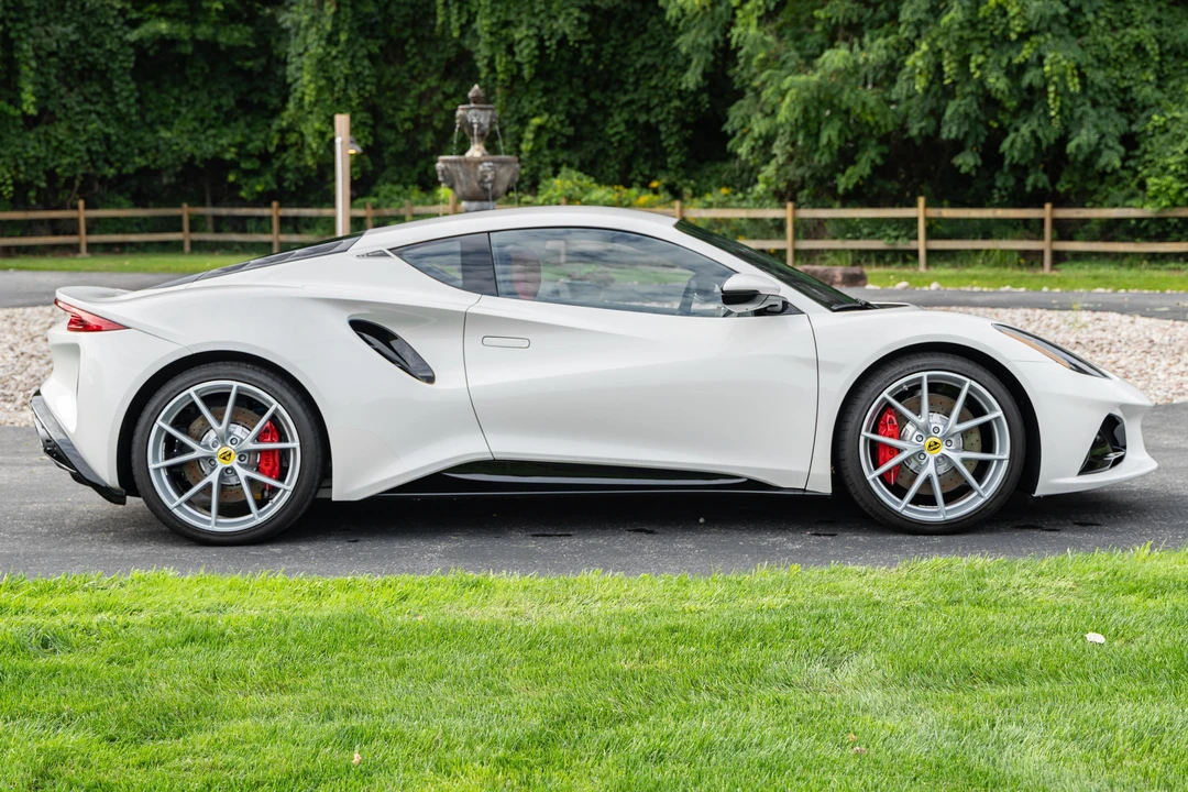 2024 Lotus Emira - Image 3 of 31