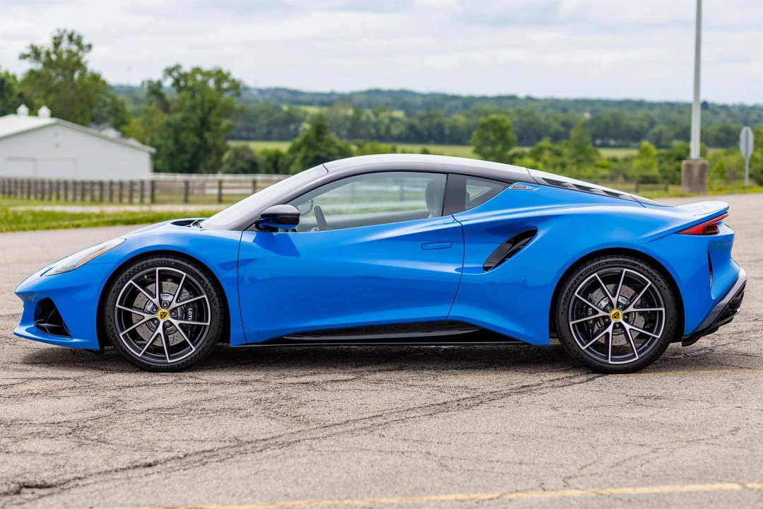 2024 Lotus Emira - Image 3 of 31