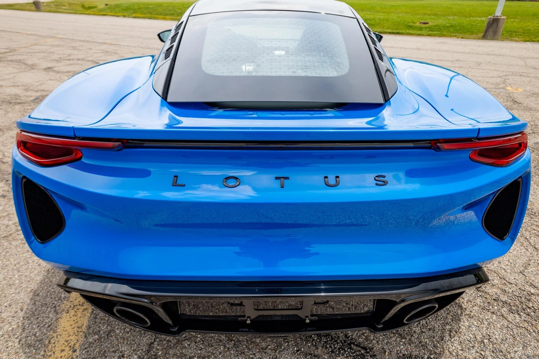 2024 Lotus Emira - Image 10 of 31