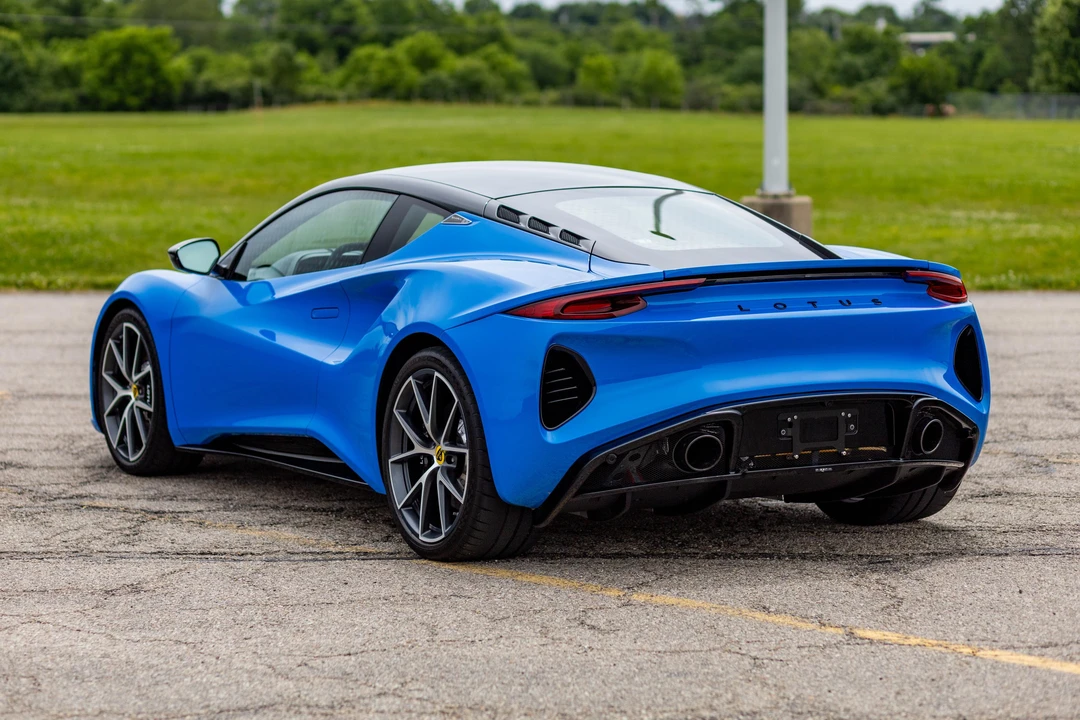 2024 Lotus Emira - Image 9 of 31