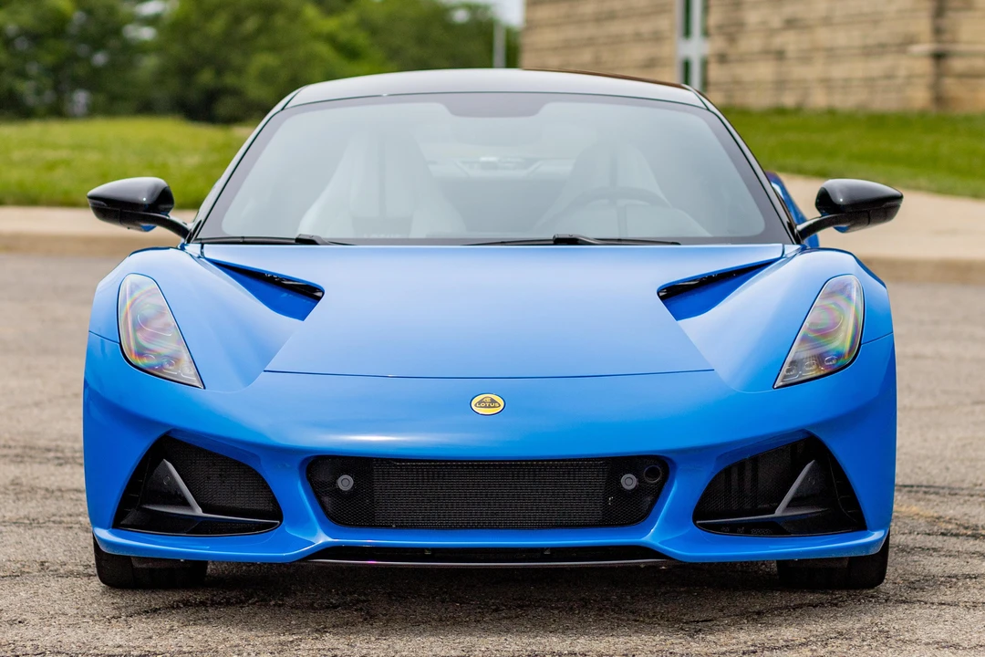2024 Lotus Emira - Image 2 of 31