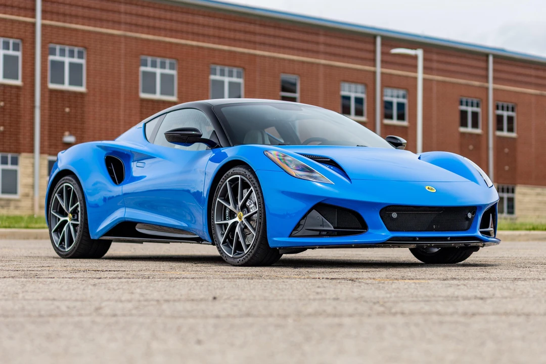 2024 Lotus Emira - Image 12 of 31