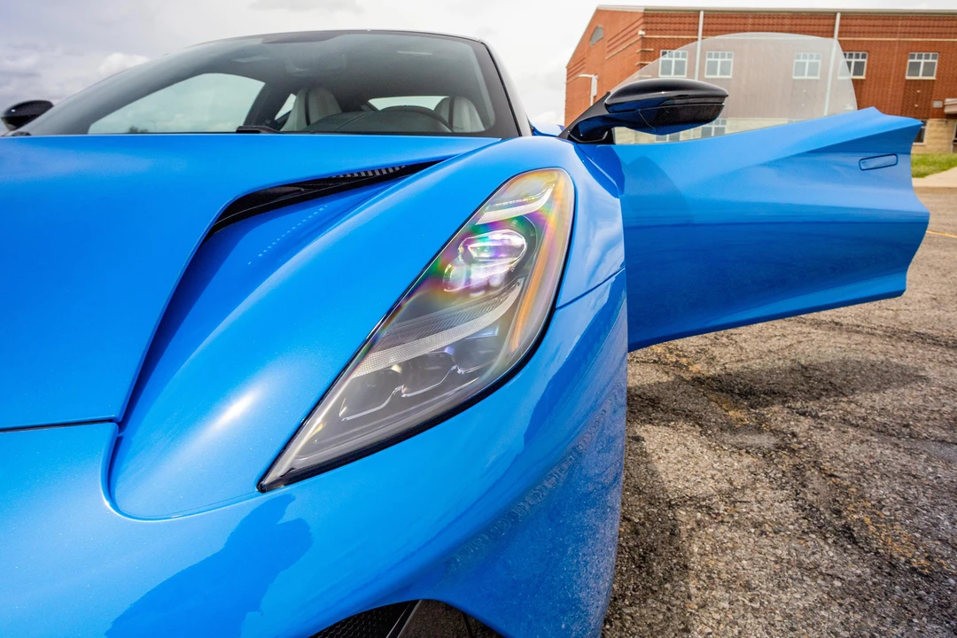2024 Lotus Emira - Image 15 of 31