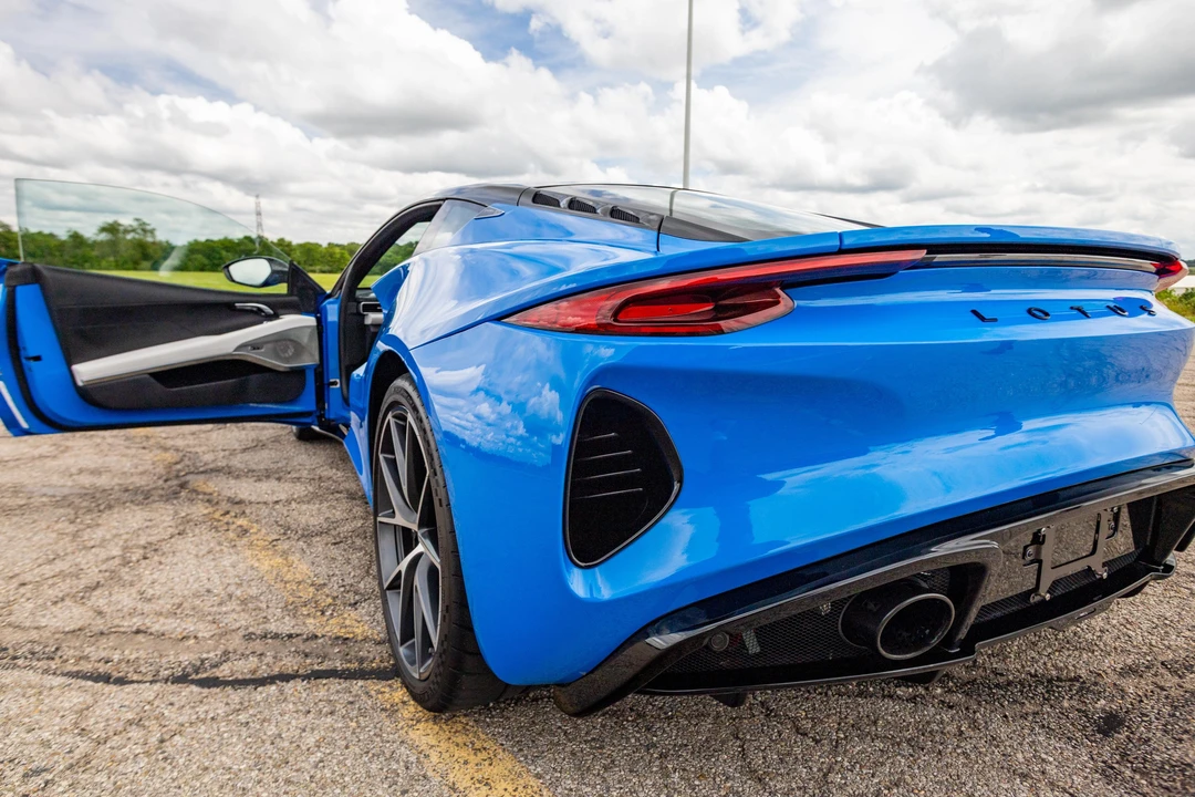 2024 Lotus Emira - Image 26 of 31