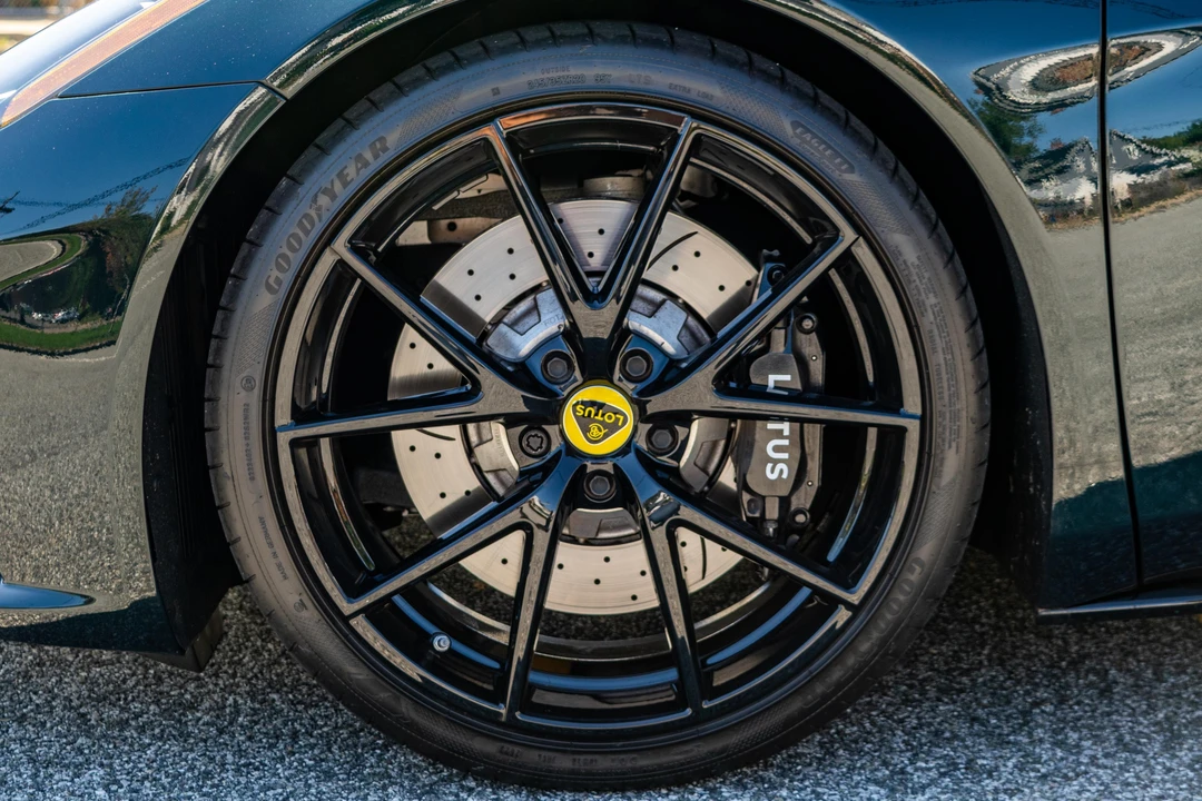 2024 Lotus Emira - Image 30 of 31