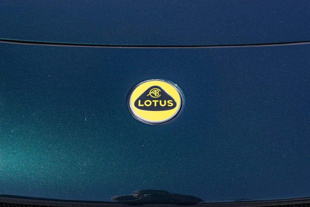 2024 Lotus Emira - Image 15 of 31
