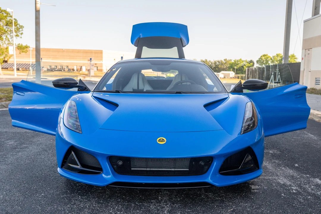 2024 Lotus Emira - Image 7 of 31