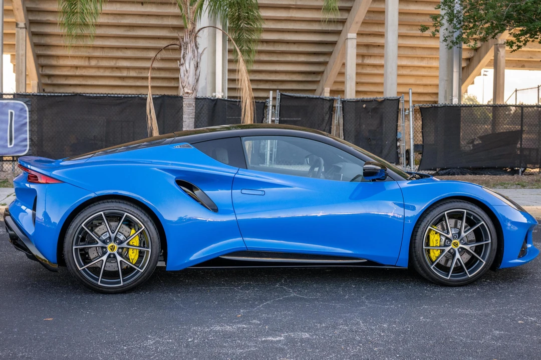 2024 Lotus Emira - Image 3 of 31