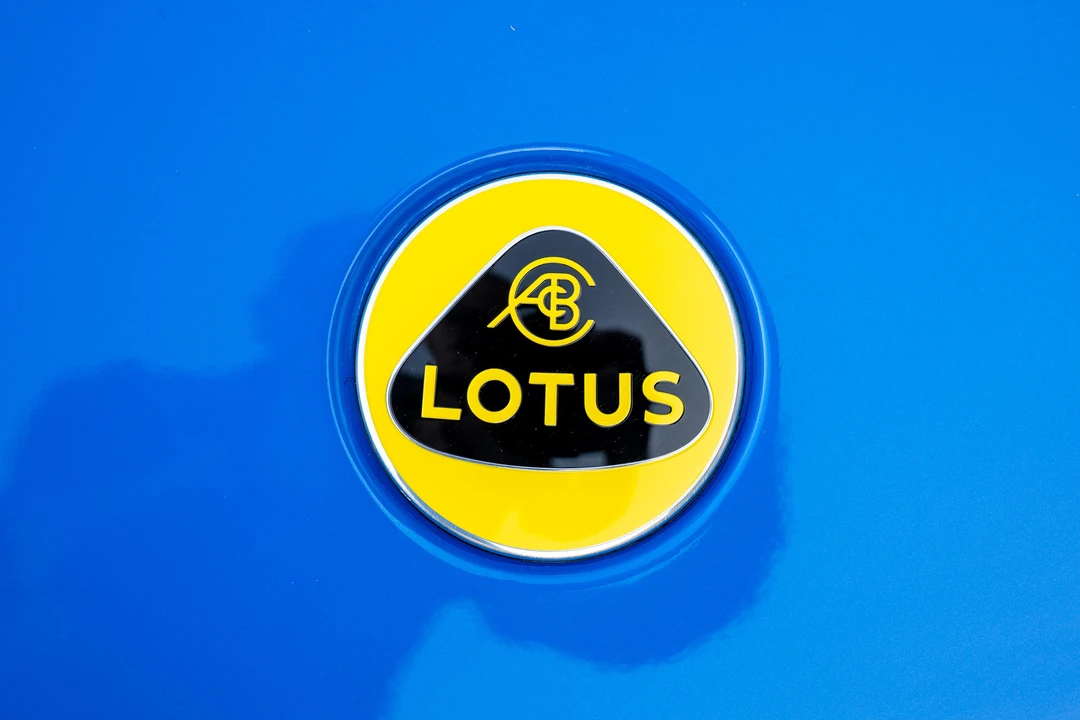 2024 Lotus Emira - Image 12 of 31
