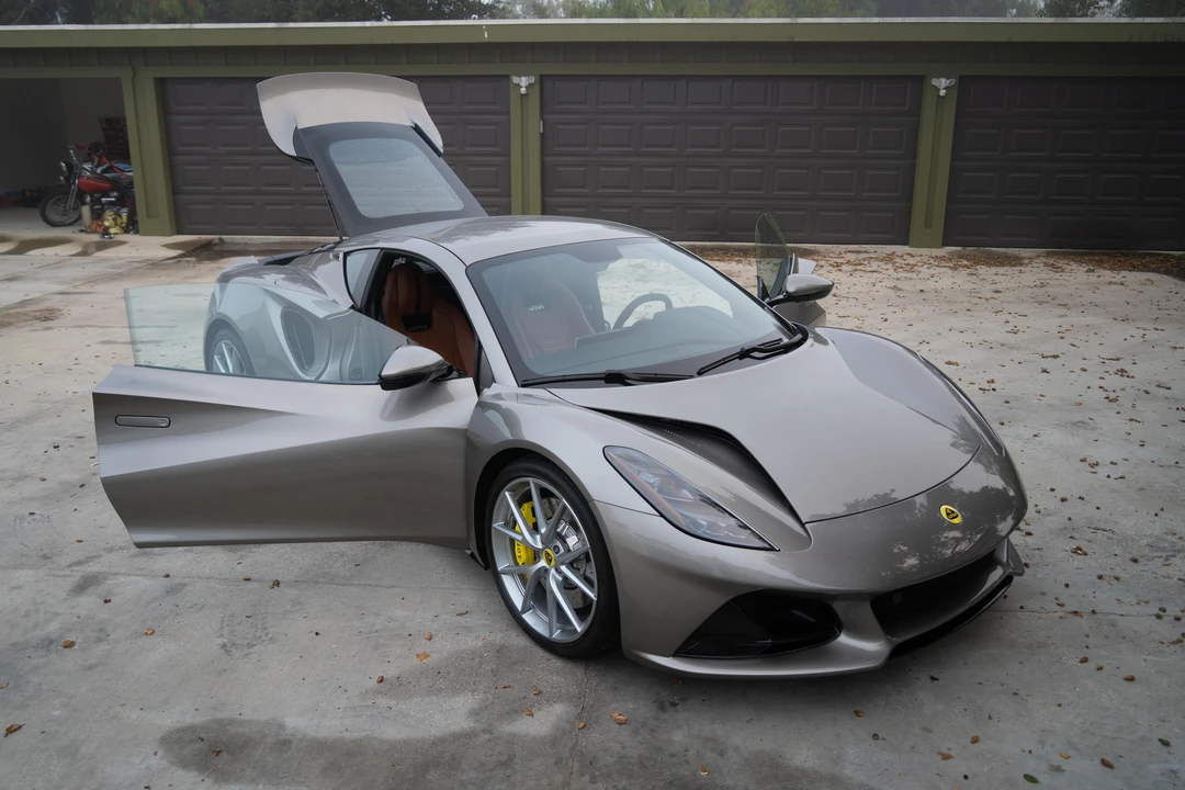 2024 Lotus Emira - Image 15 of 31