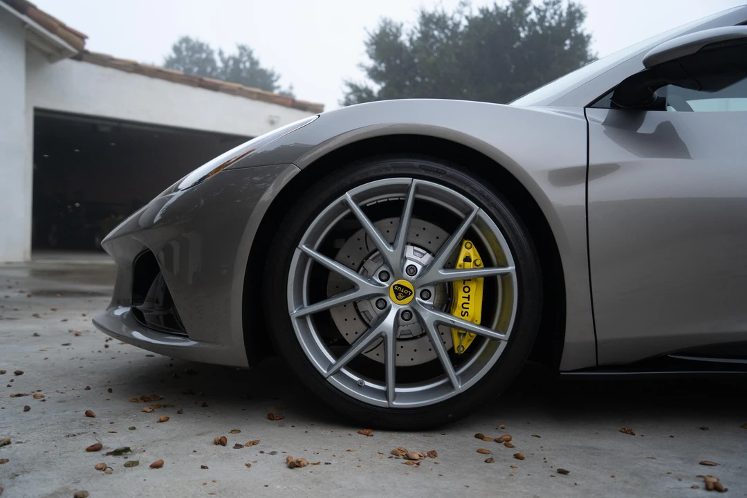 2024 Lotus Emira - Image 25 of 31