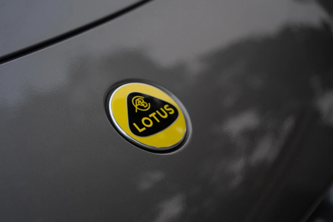2024 Lotus Emira - Image 17 of 31