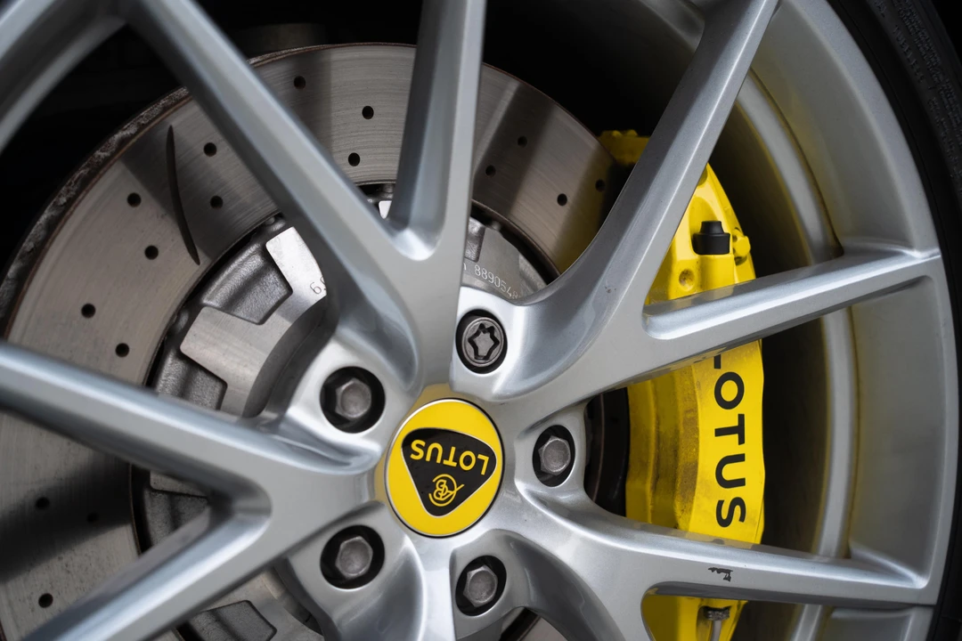 2024 Lotus Emira - Image 29 of 31