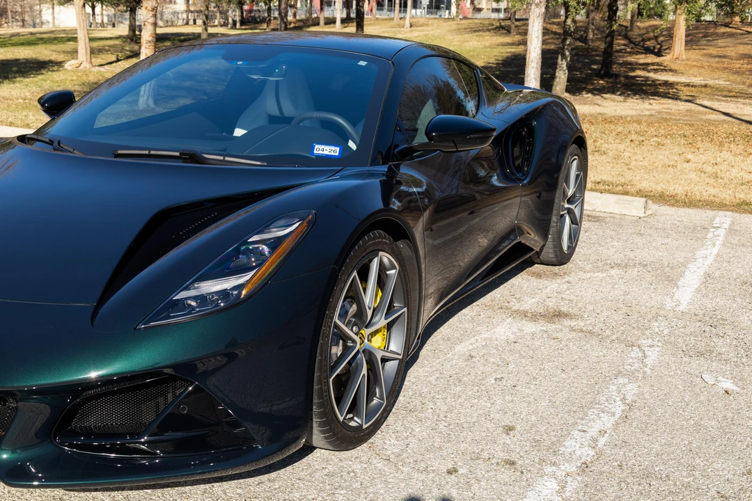 2024 Lotus Emira - Image 18 of 31