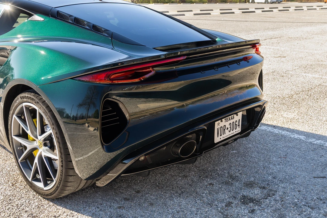 2024 Lotus Emira - Image 22 of 31