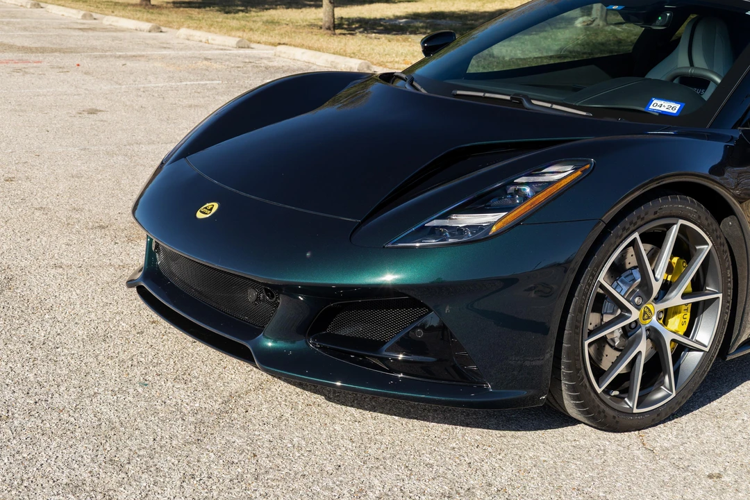 2024 Lotus Emira - Image 16 of 31