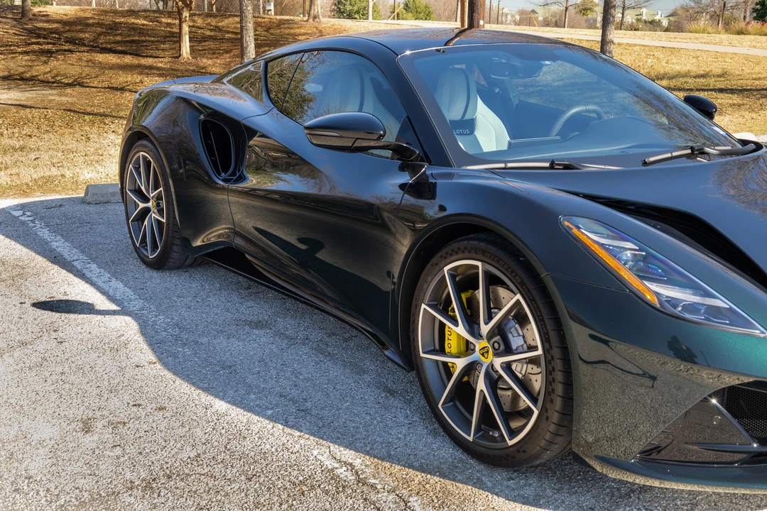 2024 Lotus Emira - Image 13 of 31