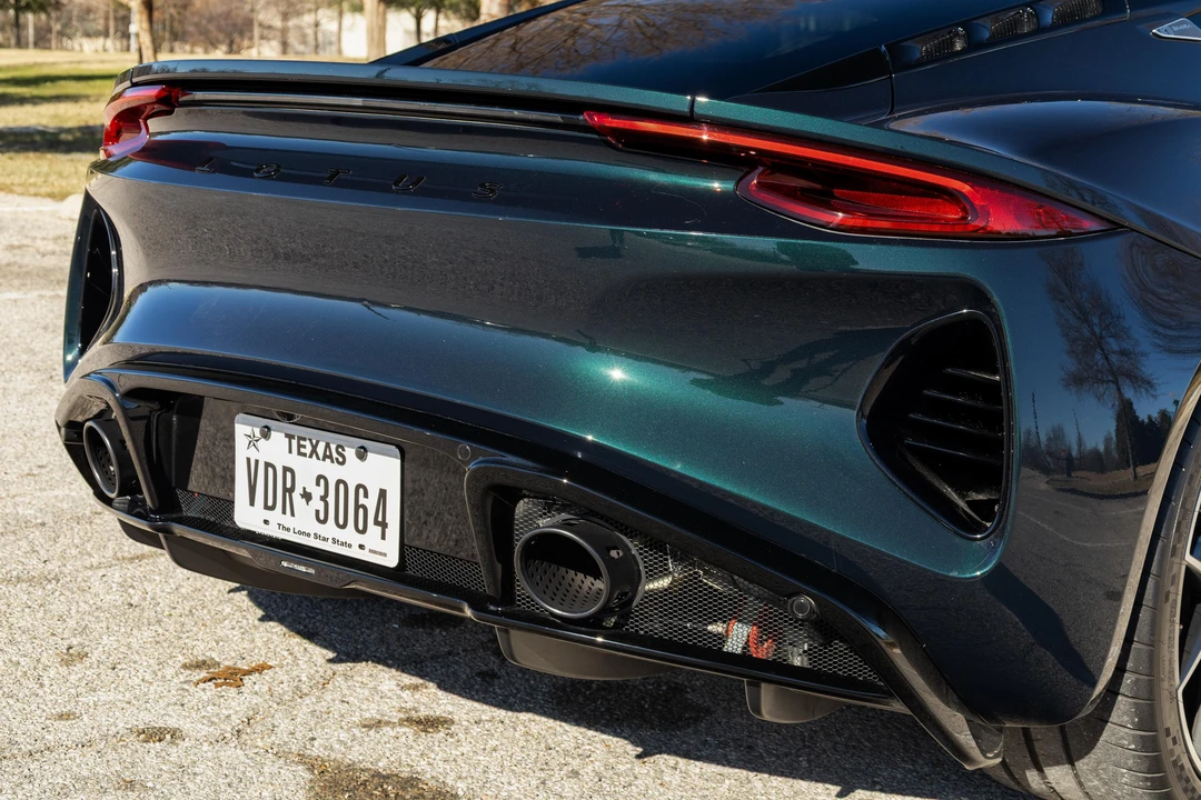 2024 Lotus Emira - Image 27 of 31