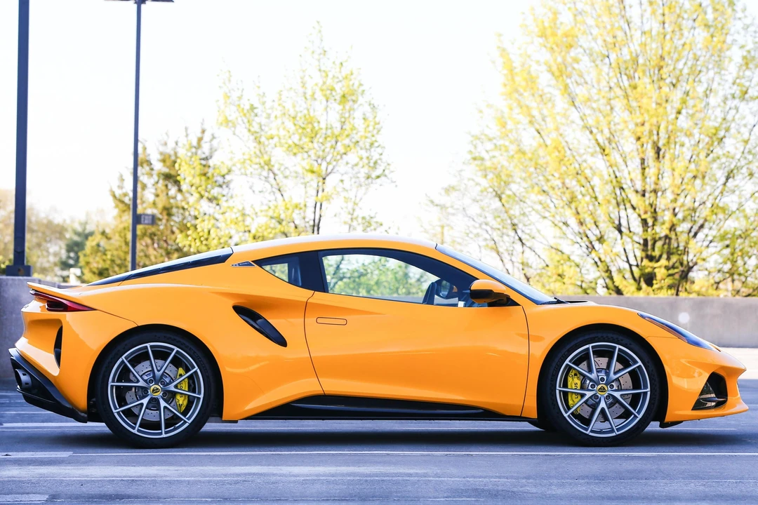 2024 Lotus Emira - Image 3 of 5