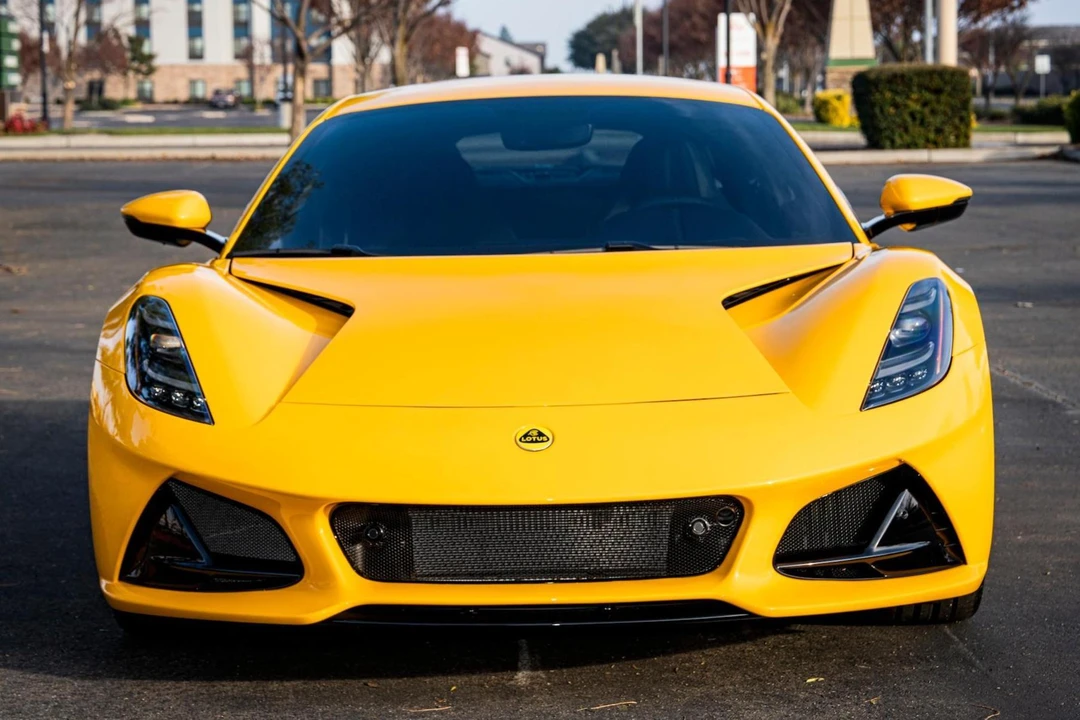 2024 Lotus Emira - Image 2 of 31