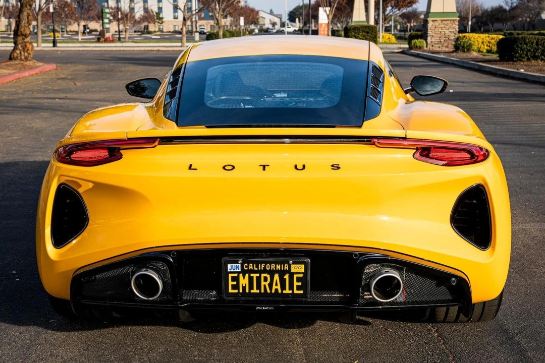 2024 Lotus Emira - Image 5 of 31