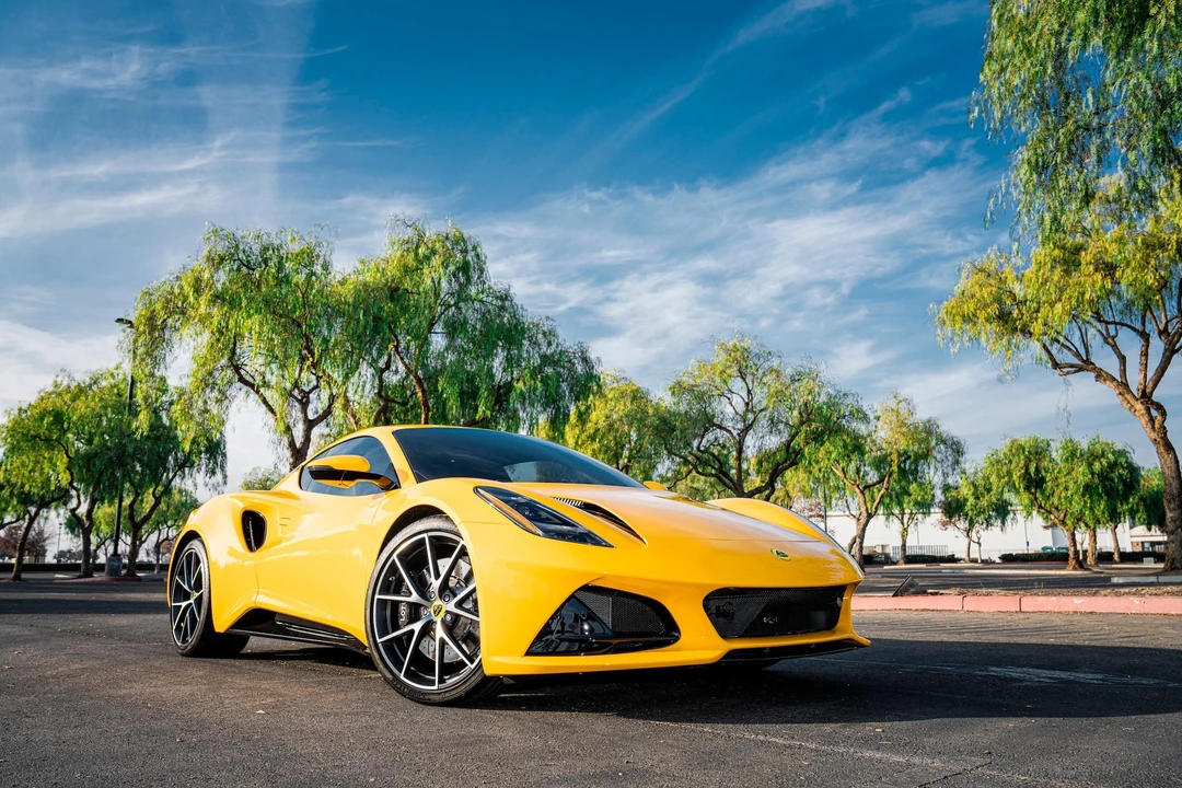2024 Lotus Emira - Image 14 of 31