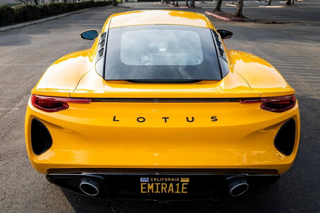 2024 Lotus Emira - Image 11 of 31