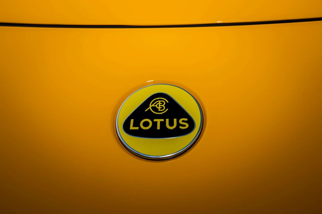 2024 Lotus Emira - Image 19 of 31