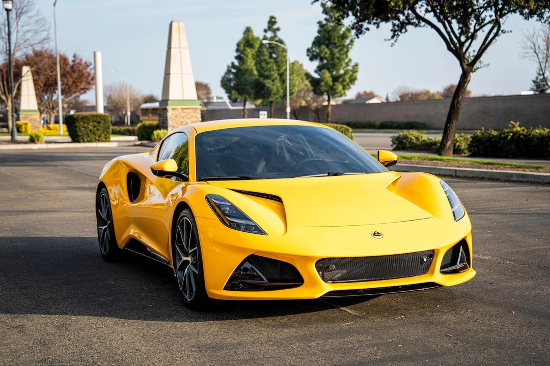 2024 Lotus Emira - Image 17 of 31