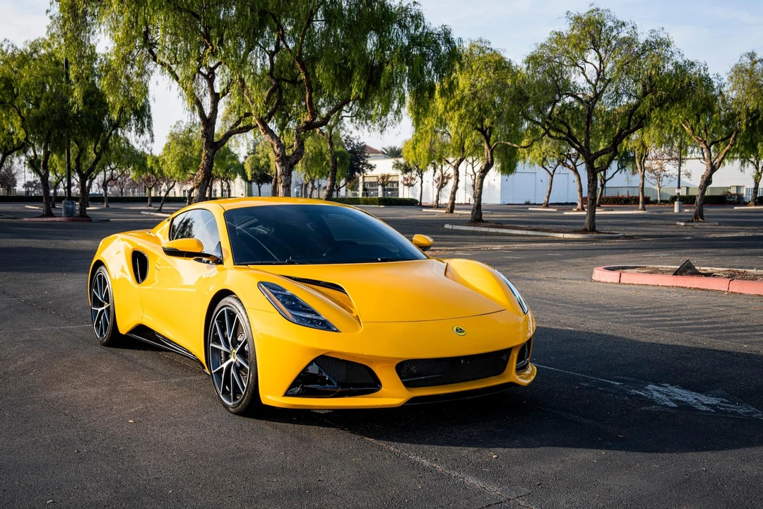 2024 Lotus Emira - Image 16 of 31