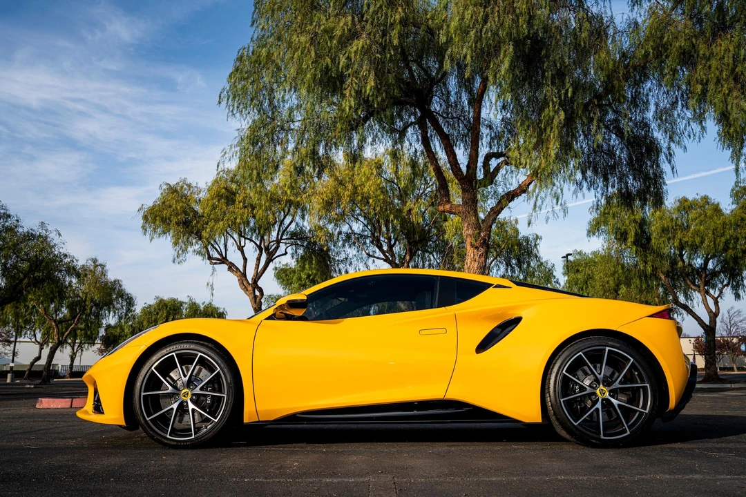 2024 Lotus Emira - Image 9 of 31