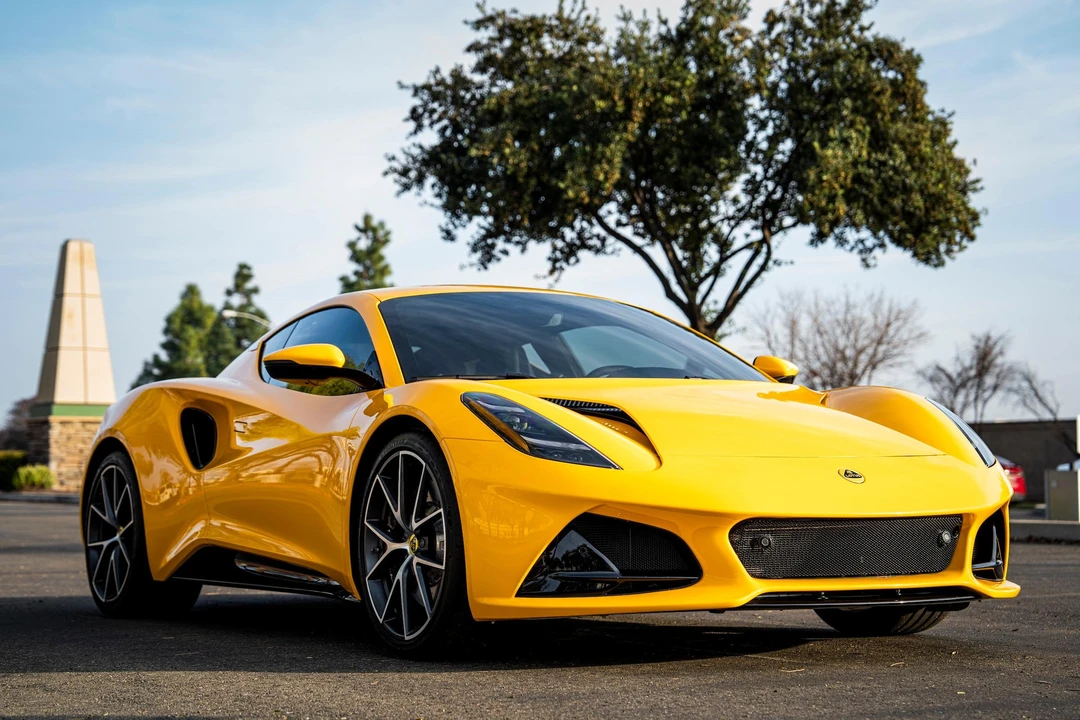 2024 Lotus Emira - Image 15 of 31