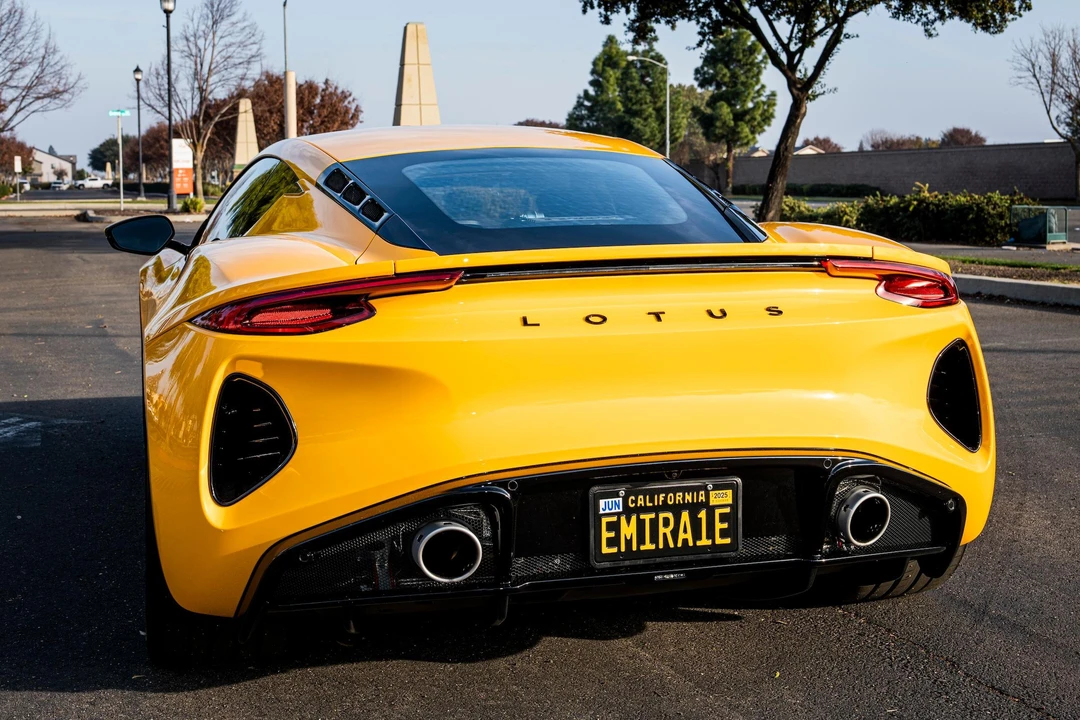 2024 Lotus Emira - Image 10 of 31