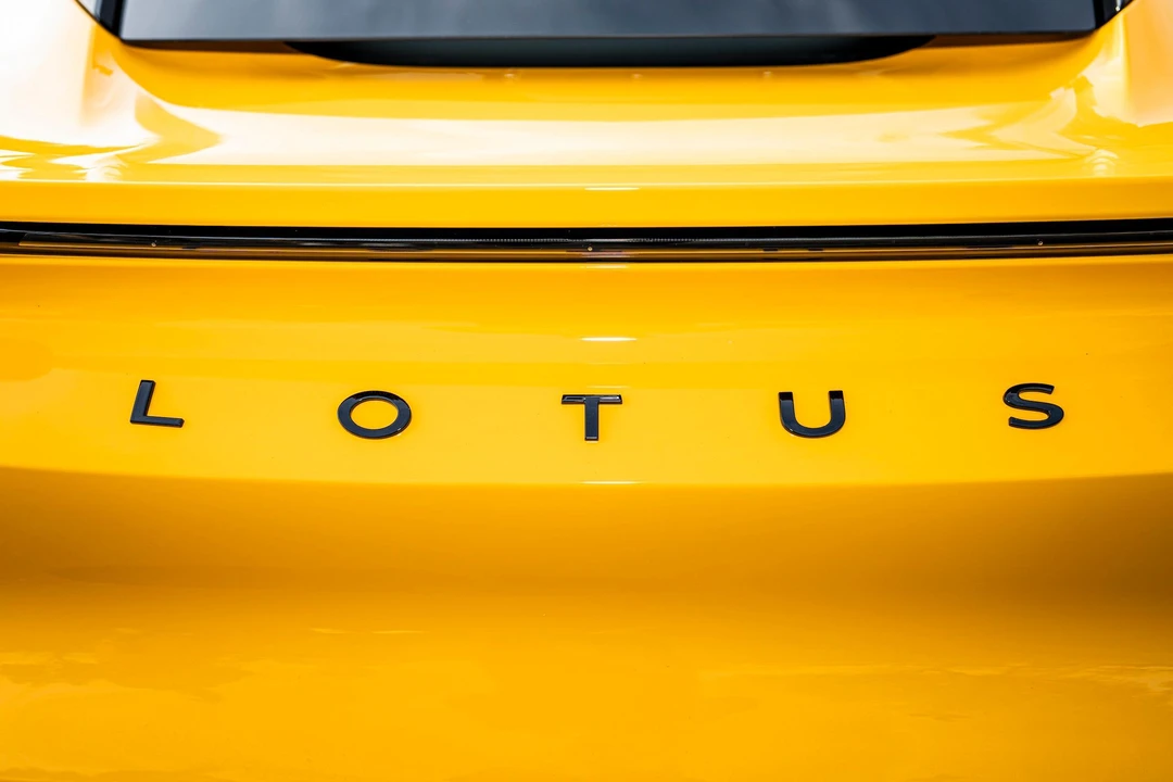 2024 Lotus Emira - Image 29 of 31