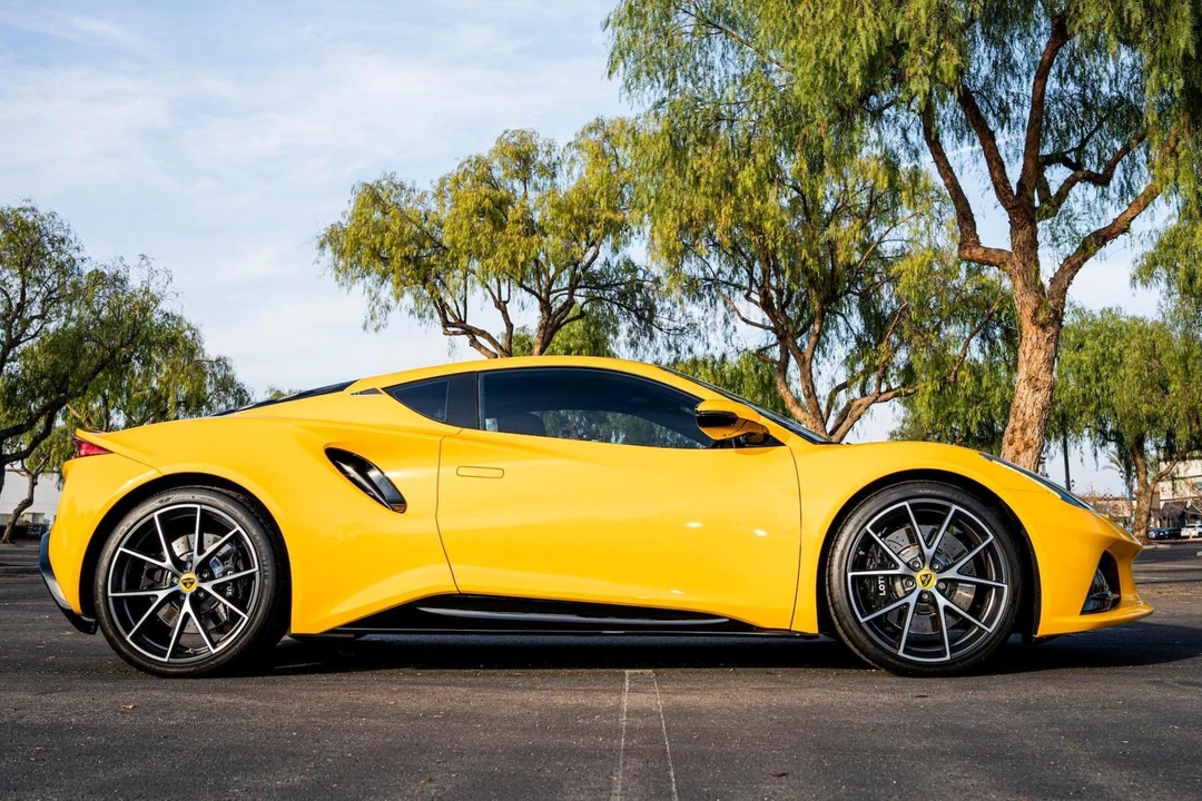 2024 Lotus Emira - Image 3 of 31