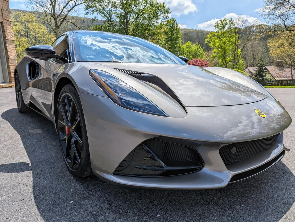 2024 Lotus Emira - Image 28 of 31