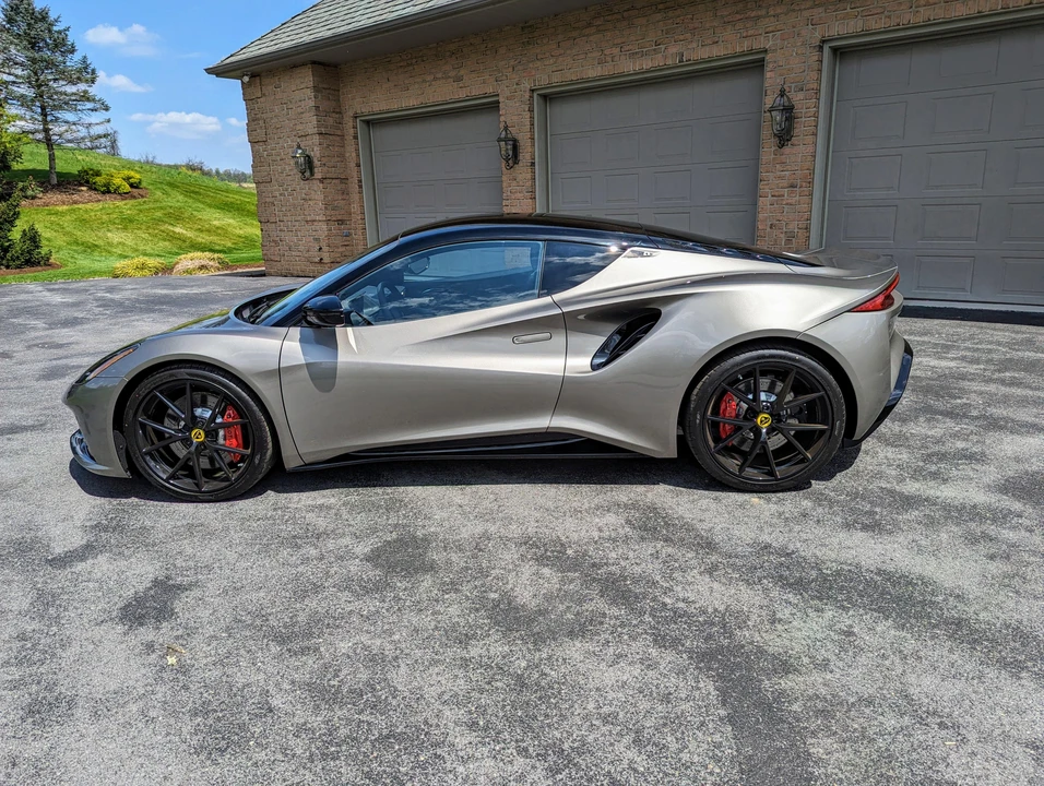 2024 Lotus Emira - Image 16 of 31