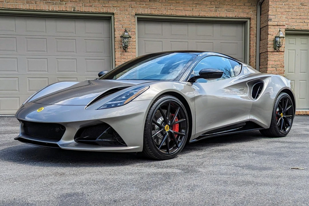 2024 Lotus Emira - Image 12 of 31