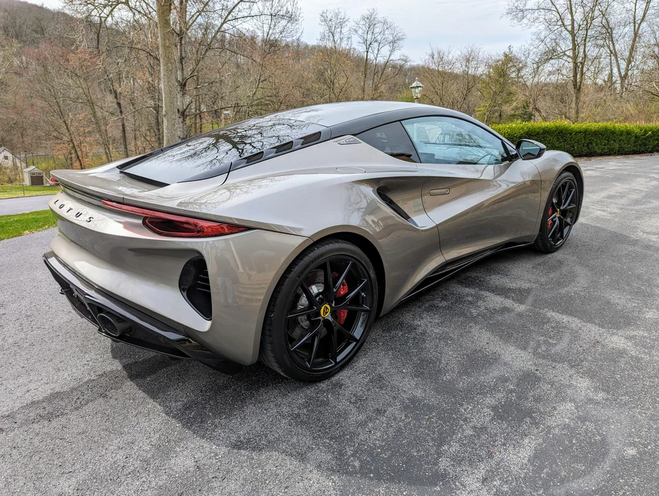 2024 Lotus Emira - Image 22 of 31