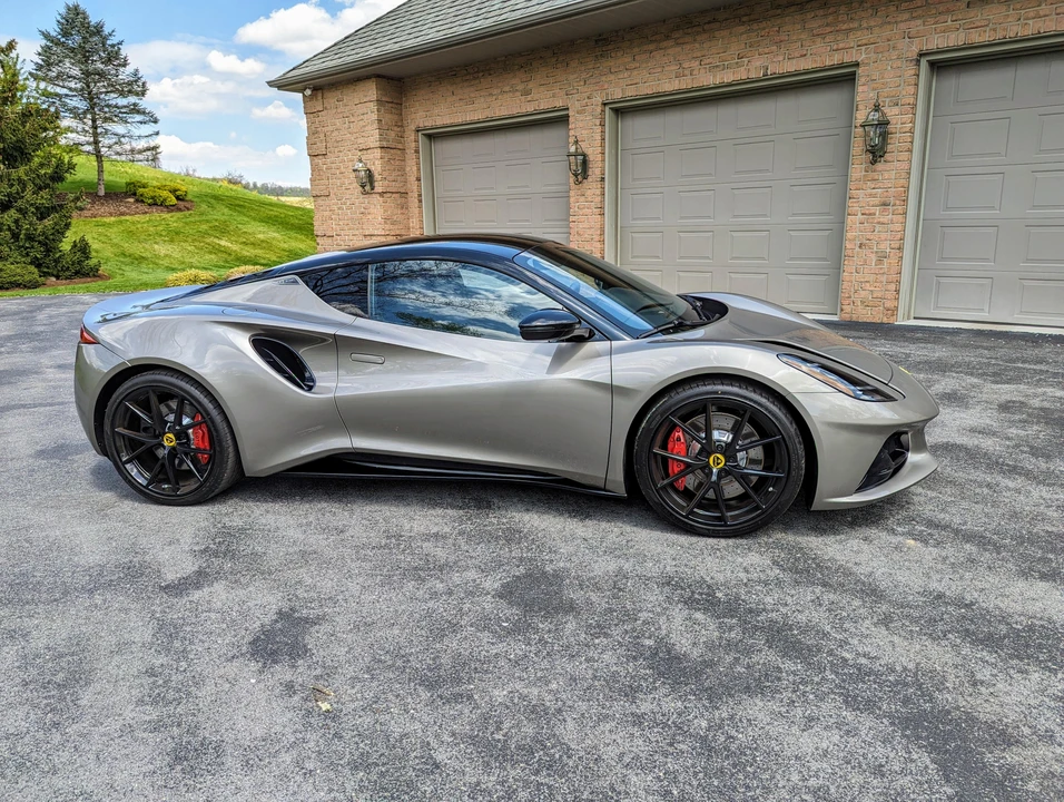 2024 Lotus Emira - Image 25 of 31