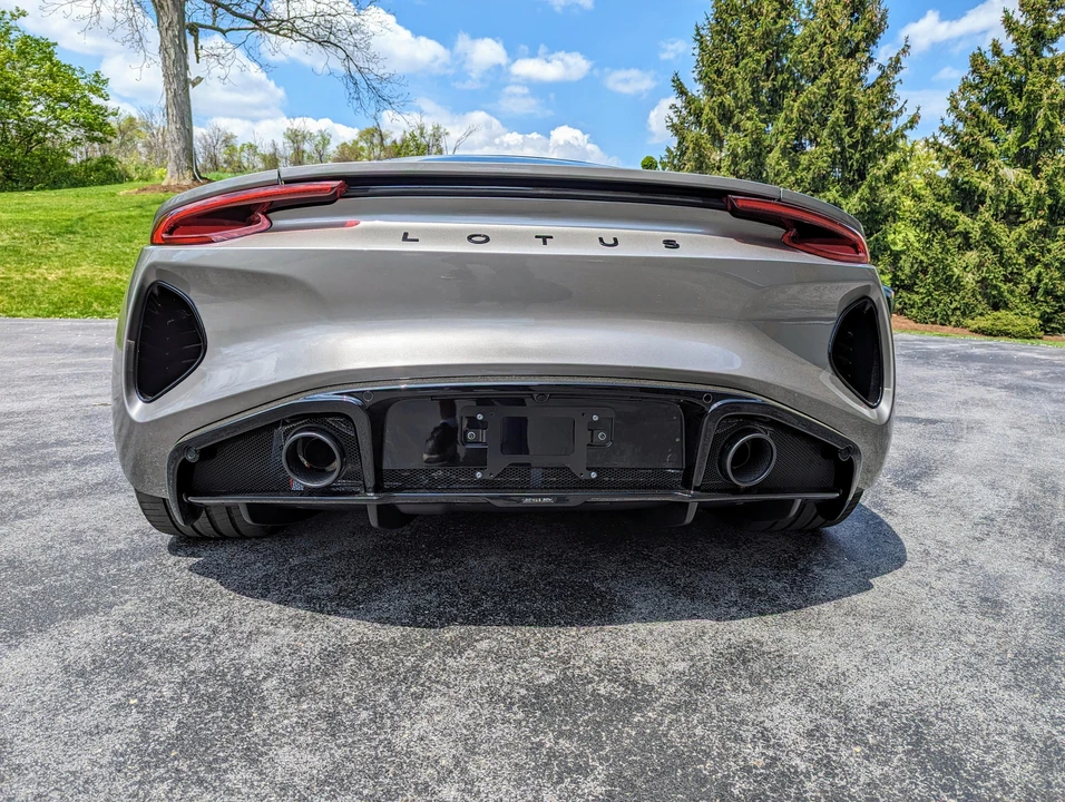 2024 Lotus Emira - Image 18 of 31