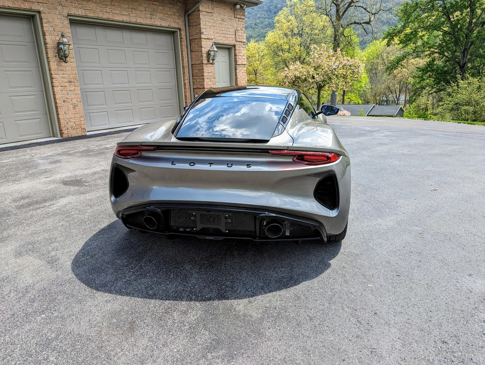 2024 Lotus Emira - Image 19 of 31