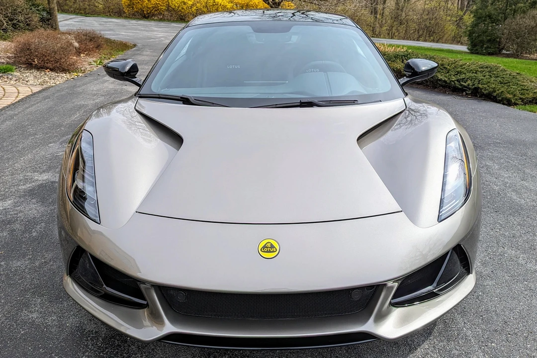 2024 Lotus Emira - Image 2 of 31