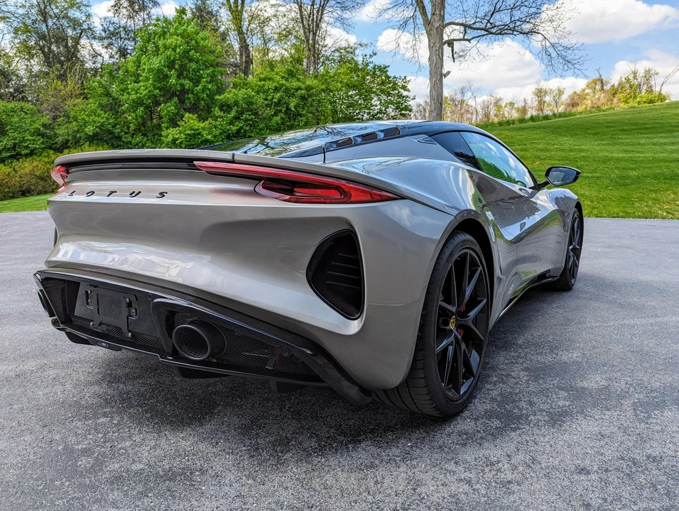 2024 Lotus Emira - Image 20 of 31