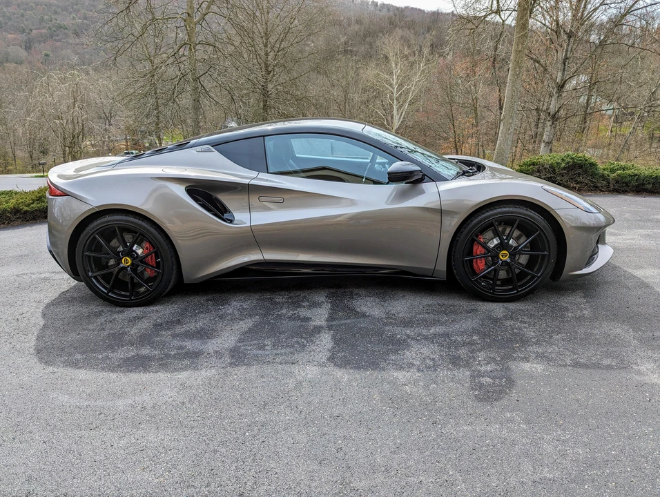 2024 Lotus Emira - Image 24 of 31