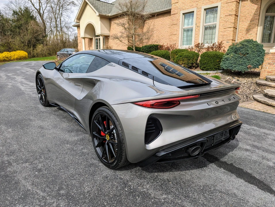 2024 Lotus Emira - Image 17 of 31