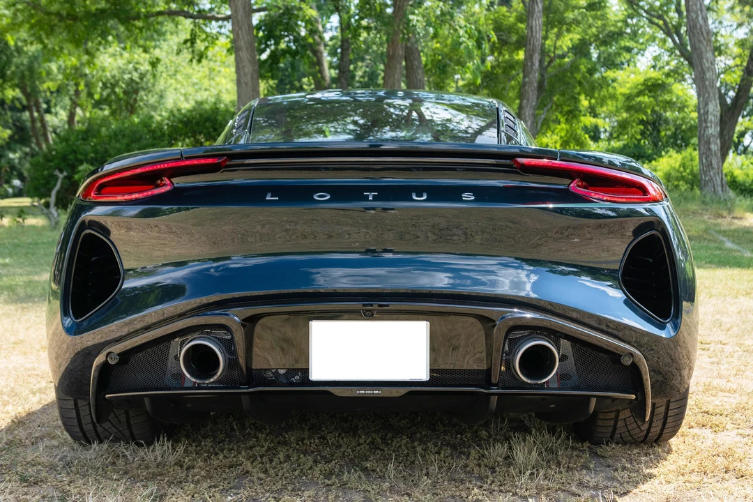 2024 Lotus Emira - Image 9 of 31