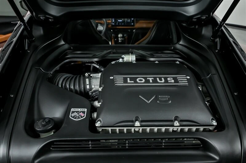 2024 Lotus Emira - Image 16 of 21