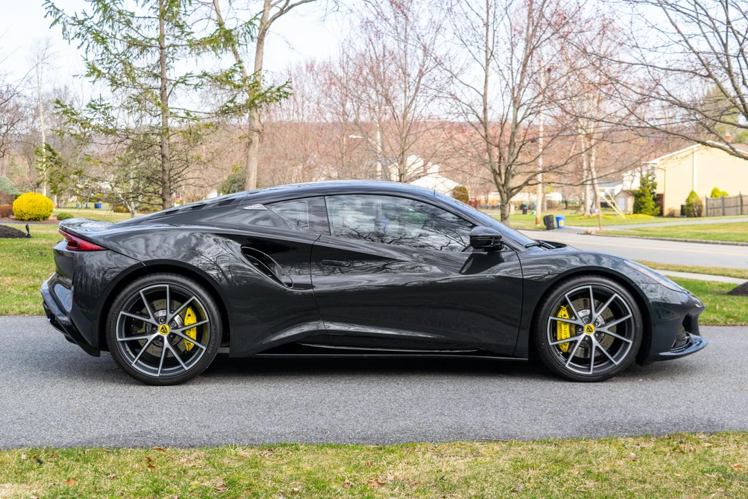 2024 Lotus Emira - Image 10 of 31